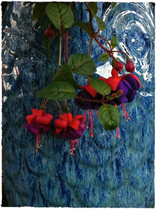 Flowersandblueglazesizedborder