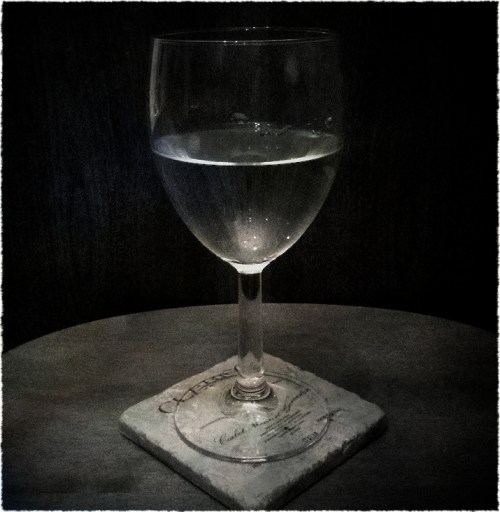 Bwwineglasssizedborderbokeh3