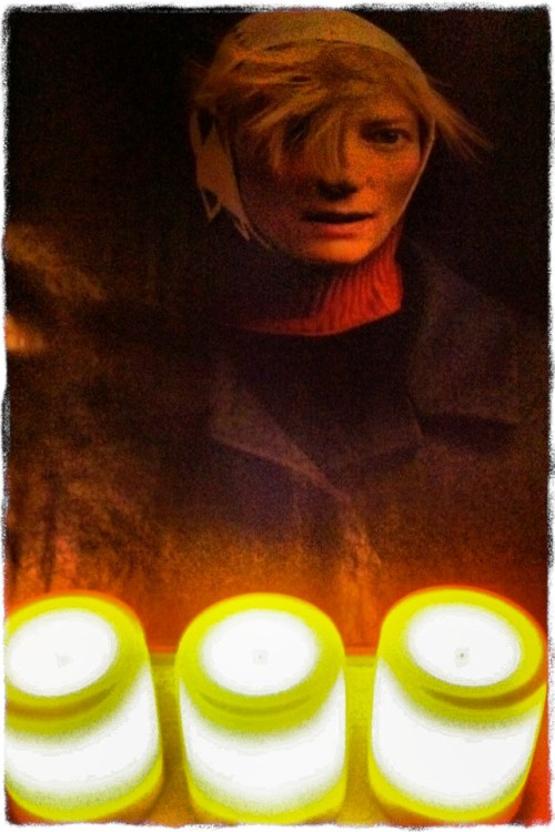 Votivetildabokeh1vertflipgrit