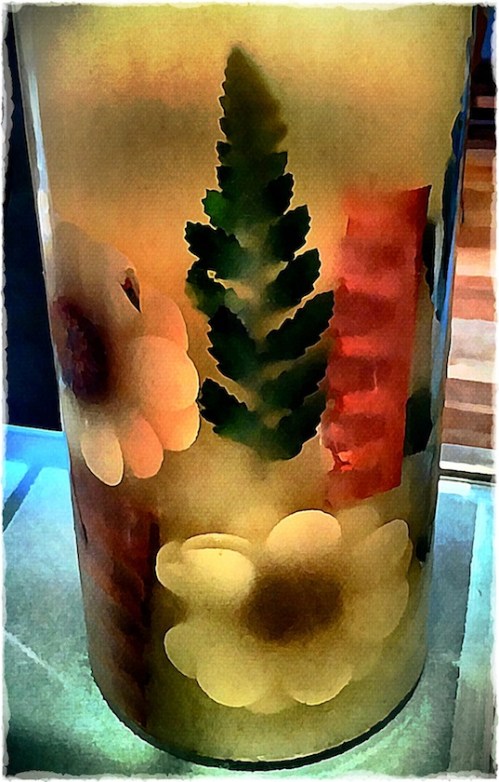 Fernandflowercandle2bokeh1vert