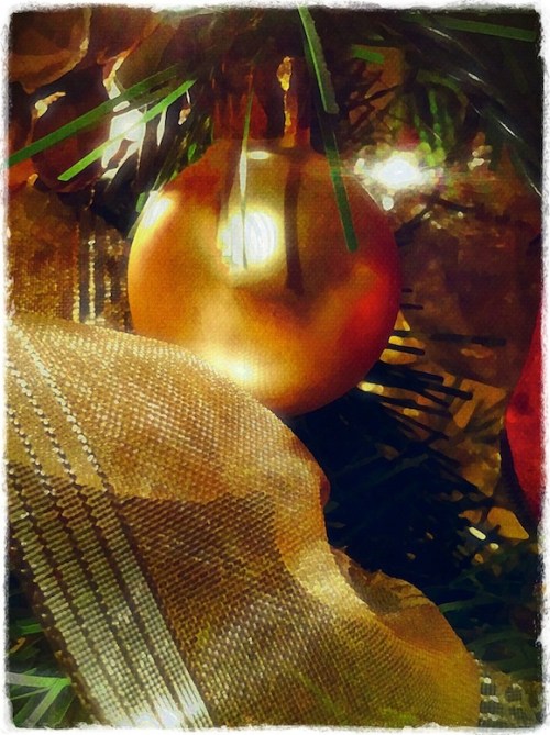 Goldornamentandgarlandmidtonebokeh3_2