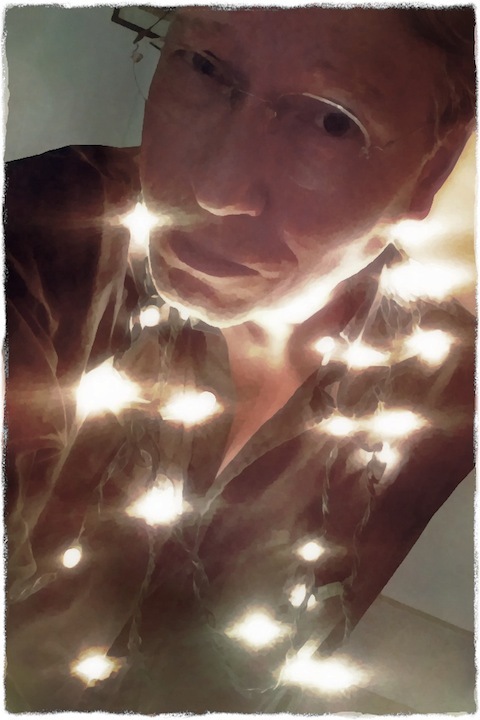 Holidaymeoverpaintedagainsatbriteconbokeh1grit_2